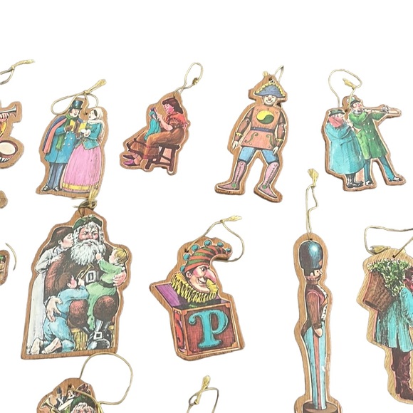 (21) Vintage Wooden Flat Diecut Two Sided Ornaments. Lot of 21 Ornaments - Picture 5 of 9